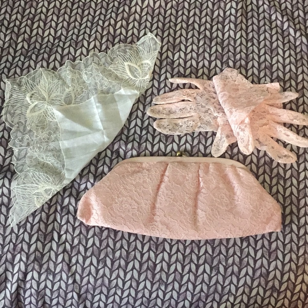 3 for 20$ vintage lace clutch and glove set